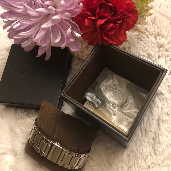 Michael Kors silver watch with crystal detail. - Picture 3 of 3